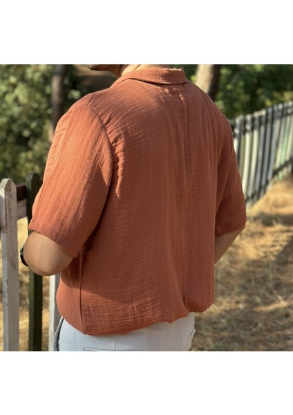 Kısa Kollu Tek Cepli Müslin Kumaş Gömlek fırsatları