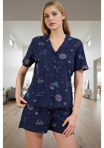 Rahat %100 Pamuklu Pijama Takımı Galaksi Desenli Şort ve Gömlek Dayanıklı Malzeme