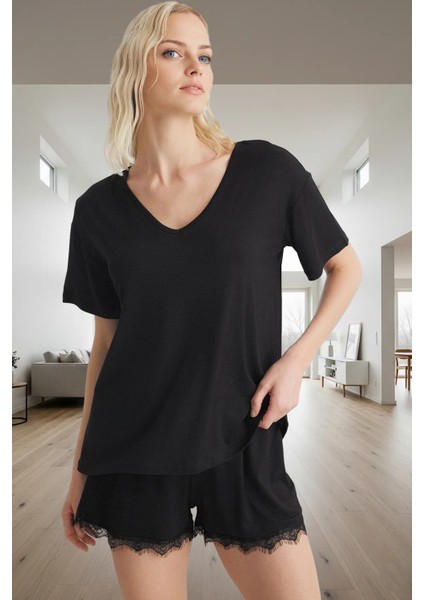 Yazlık Pijama Takımı Dantel Detaylı Viskoz Örme V Yaka Regular Kalıp Trend Tasarım