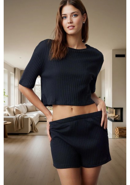 Nefes Alan Polyester Pamuk Karışımlı Pijama Takımı Şerit Detay Regular Kalıp Mükemmel Uyum