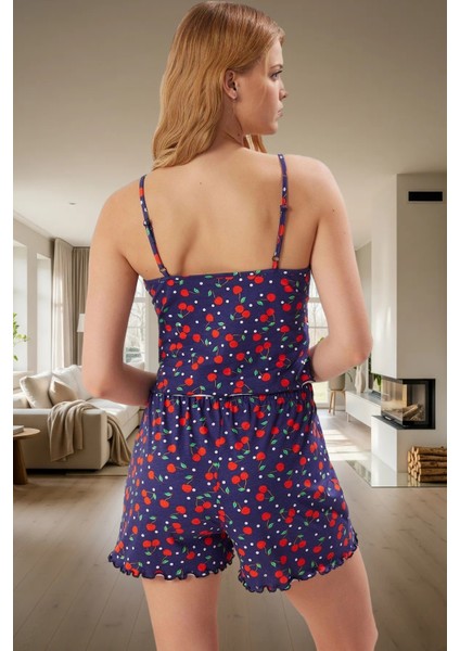 Rahat ve Şık Pamuklu Kiraz Desenli Pijama Takımı Ince Askılı Kısa Paça Konforlu Kesim Modern Stil modelleri