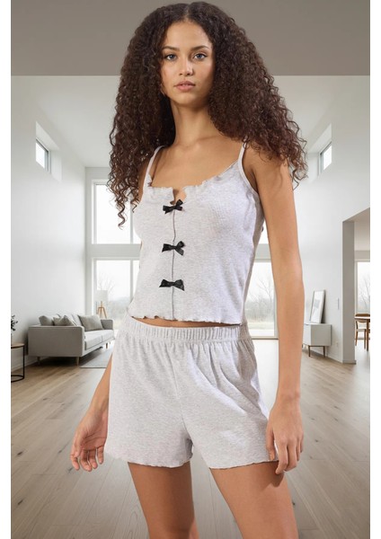 Rahat Yazlık Pijama Takımı; Kaşkorse Kumaş V Yaka Ince Askılı Şortlu Profesyonel Görünüm