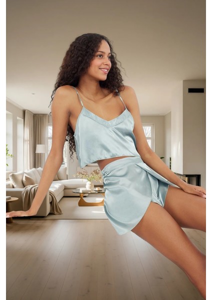 Yazlık Şortlu Pijama Takımı Saten Konfor Günlük Kullanım Için Modern Stil Rahat ve Şık