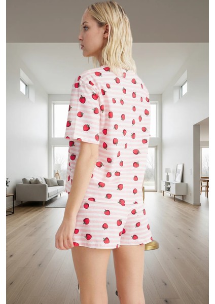 Çilekli Desenli %100 Pamuk Pijama Takımı Rahatlık ve Şıklık Bir Arada Konforlu Kesim modelleri