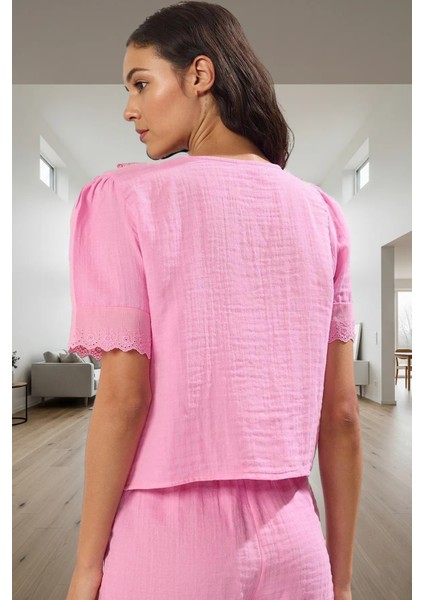 Rahat Yazlık Pijama Takımı Müslin Kumaş V Yaka Brodeli Detaylar Kullanım modelleri