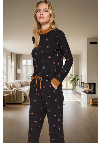Çiçek Desenli Pamuklu Pijama Takımı Regular Boru Paça Kaliteli Işçilik Modern Stil