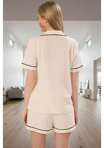 Rahat ve Şık Yazlık Pijama Takımı Örme Kumaş Kısa Kollu Nakış Detayları Konforlu Kesim modelleri