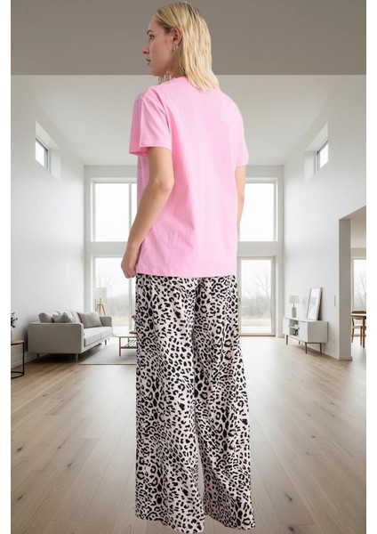 Rahat Pamuklu Leopar Desenli Pijama Takımı V Yaka Kısa Kollu Ev Giyim Seti Günlük Kullanım Için modelleri