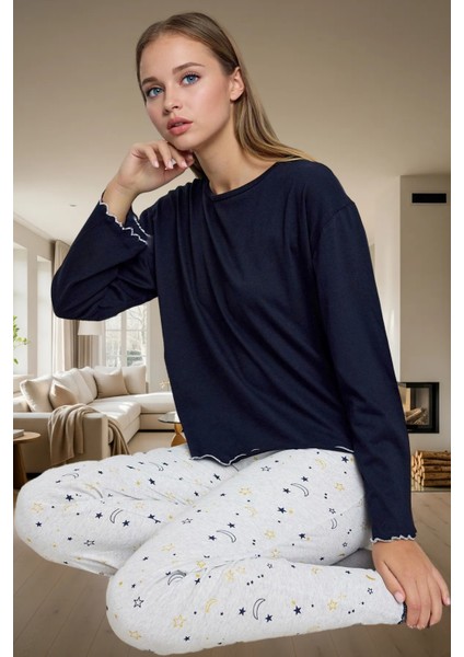 Galaksi Desenli Örme Pijama Takımı; Rahat ve Şık Görünüm Özenle Seçilmiş