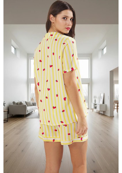 Yazlık Çizgili Çilekli Viskon Pijama Takımı Rahat Kalıp Özel Tasarım Kullanım Modern Stil fiyatları