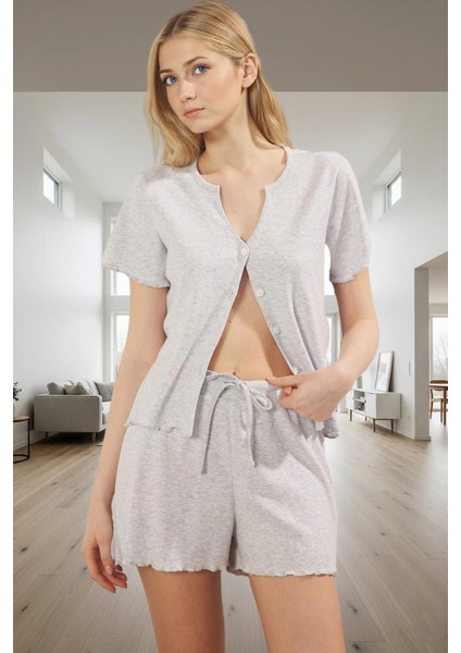 Örme Kumaştan Rahat Pijama Takımı Düğmeli Gömlek ve Boru Paça Şort Profesyonel Görünüm fiyatları