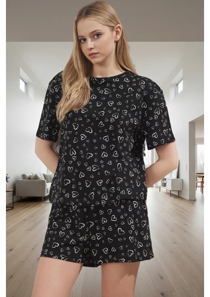 Yazlık Pijama Takımı %100 Pamuk Kalp Desenli Örme Kumaş Boru Paça Şort Rahat ve Şık