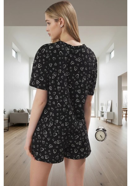 Yazlık Pijama Takımı %100 Pamuk Kalp Desenli Örme Kumaş Boru Paça Şort Rahat ve Şık modelleri