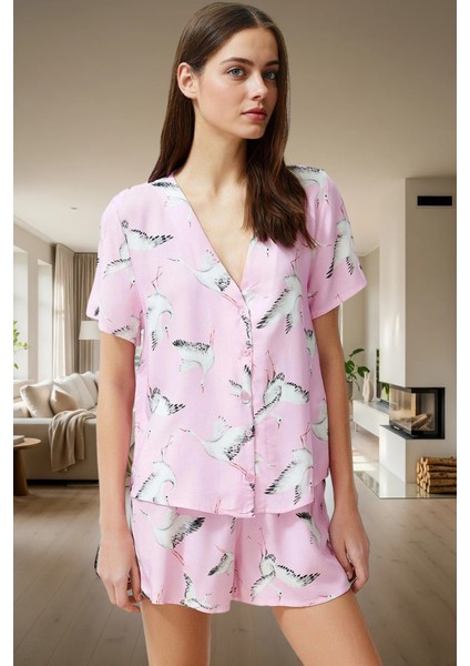Rahat Yazlık Pijama Takımı 100% Viskon Leylek Desenli Şortlu Düğmeli Zarifane Tasarım fiyatları