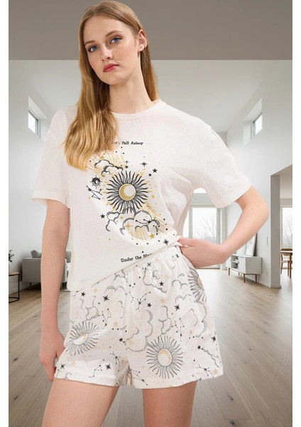 Galaksi Desenli Pamuklu Pijama Takımı Regular Kalıp Yaz Mevsimi Seçkin Malzeme Şık Görünüm