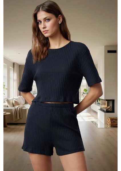 Rahat Pijama Takımı Kaşkorse Örme Kumaş Şeritli Detay Boru Paça Şort Konforlu Kesim