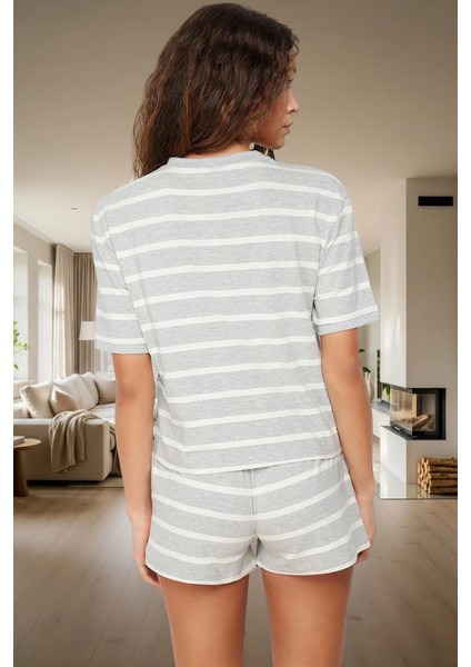 Yazlık Çizgili Pijama Takımı Şortlu ve Nefes Alan Kaliteli Işçilik Premium Kalite Mükemmel Uyum modelleri