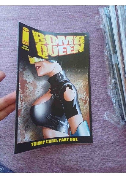 Bomba Kraliçesi Trump Kartı 1 Donald Trump Jımmıe Robınson Kapak Görseli Komikler 2020 B Bomb Queen Çizgi Romanı, 'trump Card: Part One' Başlığıyla Dikkat Çekiyor..