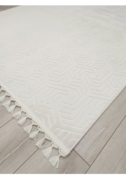 Kaymaz Taban Halı Püsküllü Düz Polyester 1 Parça Makinede Yıkanabilir