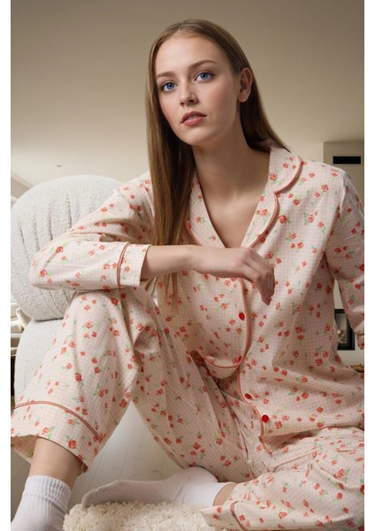 Kadın Çiçekli %100 Pamuklu Regular Pijama Takımı Kış Mevsimi Için Kaliteli Işçilik Özel Tasarım