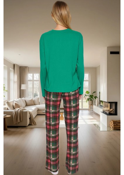 Kadın Kışlık %100 Pamuklu Pijama Takımı Rahat Yılbaşı Baskısı Konforlu Kesim ve Şık modelleri