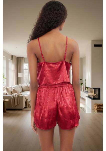 Kadın Saten Pijama Takımı Ince Askılı V Yaka Regular Kalıp Rahat Kullanım ve Şık modelleri