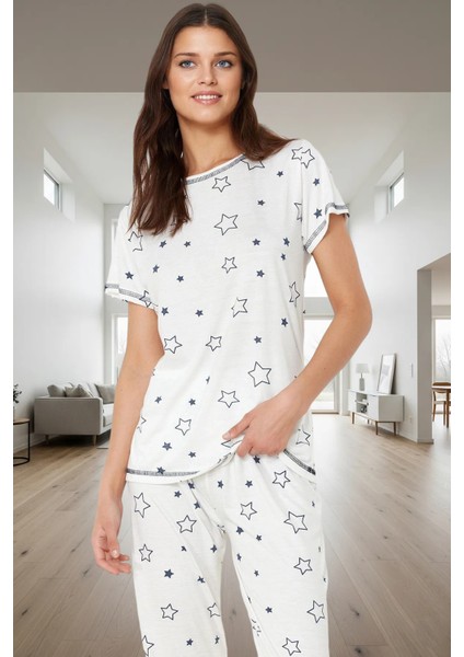 Kadın Yıldız Desenli Kısa Kollu Regular Pijama Takımı Profesyonel Görünüm Konforlu Kesim