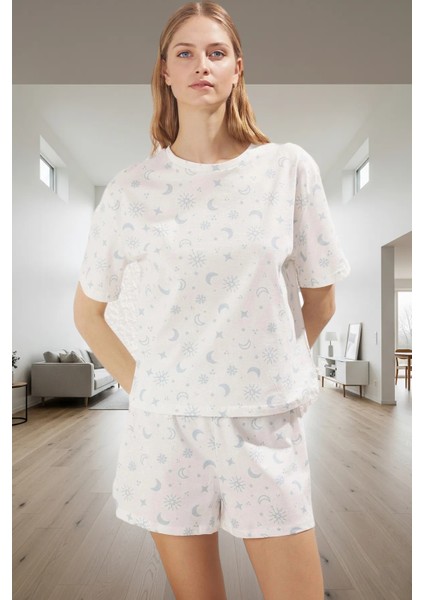Kadın Pamuklu Kısa Kollu Bisiklet Yaka Galaksi Desenli Pijama Takımı Özenle Seçilmiş