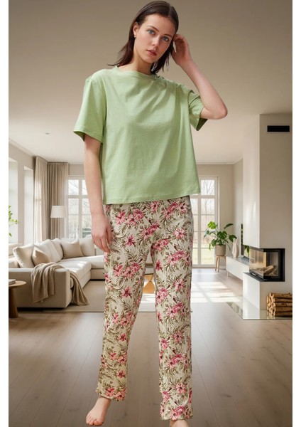 Kadın Kısa Kollu Bisiklet Yaka Pamuklu Pijama Takımı Rahat ve Şık Dayanıklı Malzeme