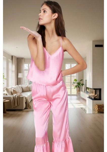 Kadın Saten Pijama Takımı Ince Askılı Volanlı Atlet Kapri Profesyonel Görünüm Özenle Seçilmiş
