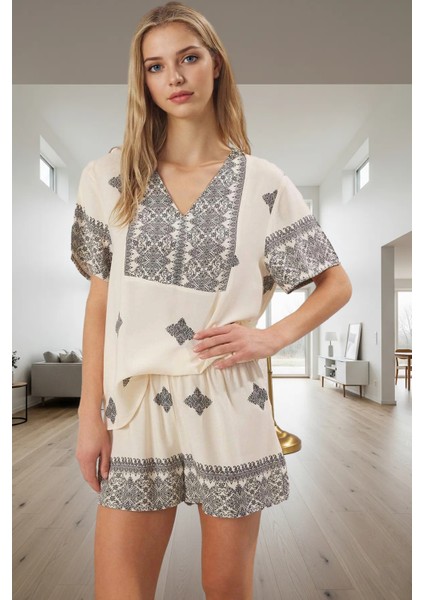 Kadın Rahat Viskon Pijama Takımı Etnik Desenli Yazlık Şortlu Regular Kalıp Modern Stil