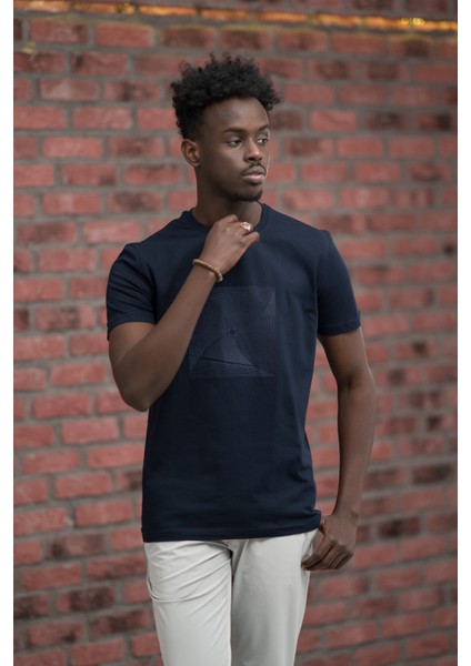 Slim Fit Pamuklu Önü Baskılı Sıfır Yaka T-Shirt fiyatları
