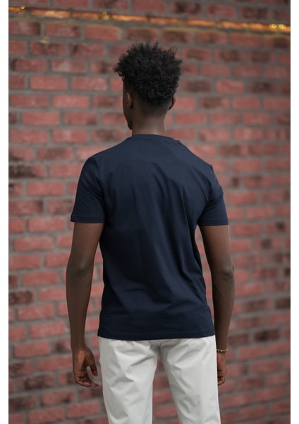 Slim Fit Pamuklu Önü Baskılı Sıfır Yaka T-Shirt fırsatları