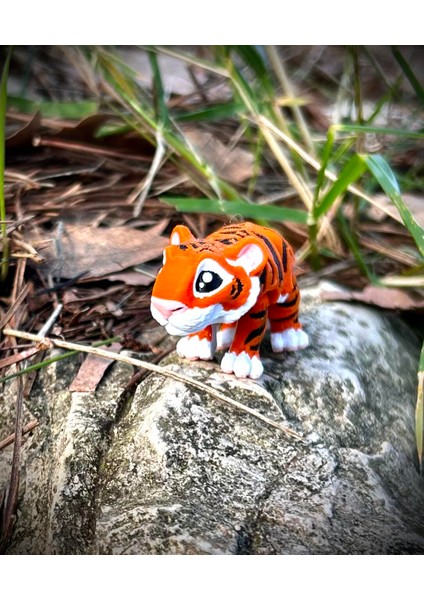 Kaplan Oyuncak - Ormanın Minik Meraklı Gücü Yavru Kaplan 🐯🌿3d Hareketli Organik Vip Model Orta Boy fiyatları