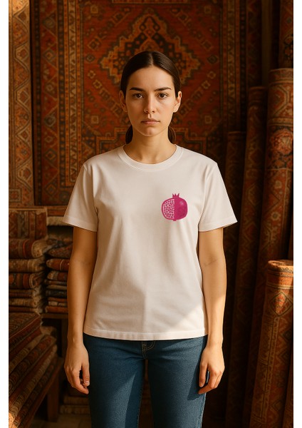 Nar Baskılı %100 Pamuk Regular Fit Bisiklet Yaka Beyaz Kadın T-Shirt
