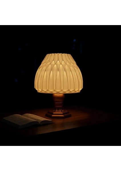 Suma El Yapımı Abajur – Bronz Reçine Gövde, Beyaz Geometrik Şapka | Modern Retro Tasarım fırsatları