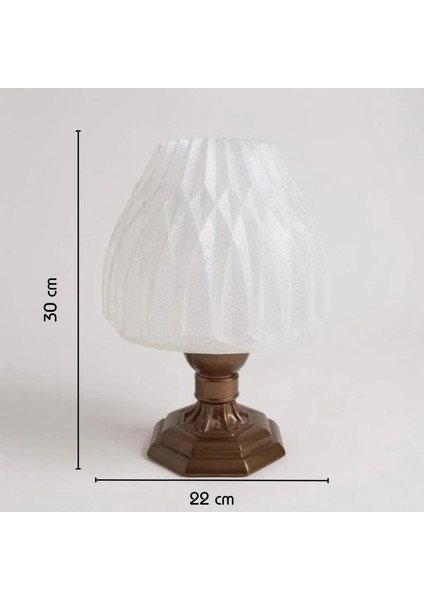Suma El Yapımı Abajur – Bronz Reçine Gövde, Opal Şeffaf Geometrik Şapka | Modern Retro Tasarım