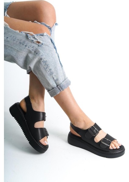 Dolgu Topuklu Çift Bantlı Tokalı Kadın Sandalet Yazlık Hafif Kadın Sandalet Siyah Kadın Sandalet