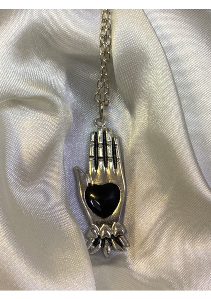 Siyah Mineli Marie's Hand Kolye