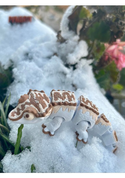 Kertenkele Oyuncak - Gölgelerin Zarif Dansçısı: Tepeli Beyaz Gecko" 🦎🌿 3D Hareketli Organik Vip Model - Orta Boy