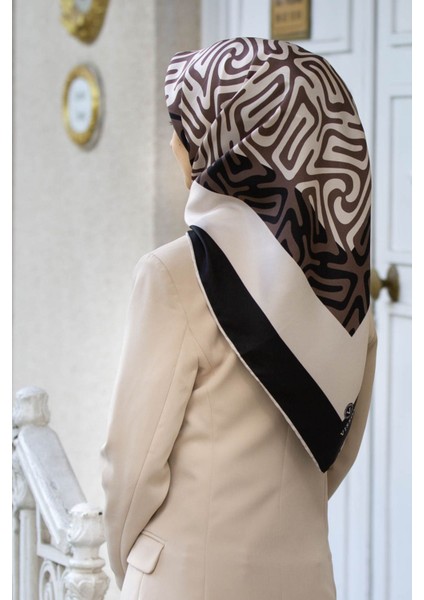 100% Twill Ipek Bordürlü Dalga Desenli Siyah - Vizon Renkli 90X90 Dikim Şekli : El Dikişi Eşarp