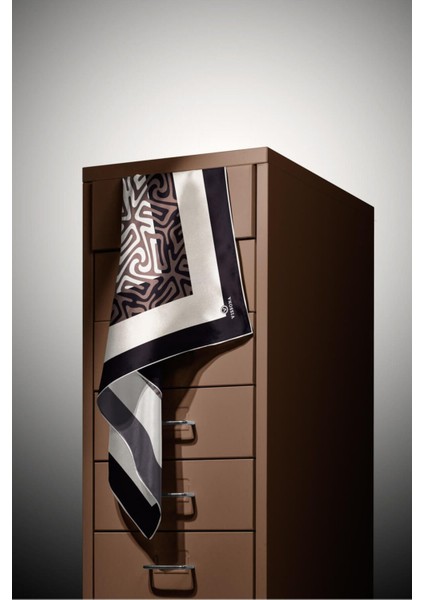 100% Twill Ipek Bordürlü Dalga Desenli Siyah - Vizon Renkli 90X90 Dikim Şekli : El Dikişi Eşarp indirimleri