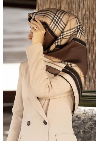 %100 Twill Ipek Ekose Desenli Kahverengi Renkli 90X90 Eşarp Dikim Şekli : El Dikişi