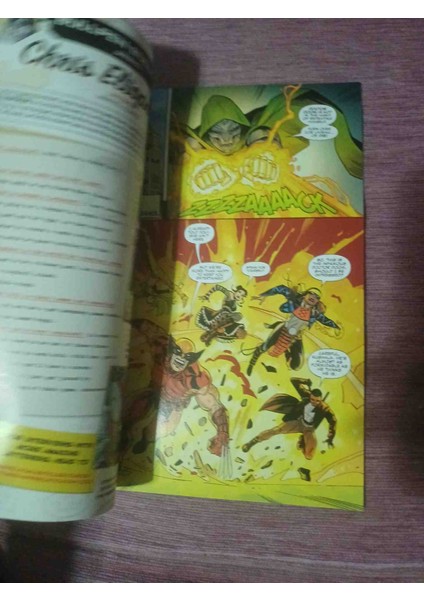 Midnight Sun Çizgi Romanının 2. Sayısı, Renkli ve Hareketli Karakterlerle Dikkat Çekiyor. Geceyarısı Güneşleri #2 (Marvel Comics Aralık 2022)MIDNIGHT Sun 2 No Ingilizce Yeni Kondisyonda modelleri