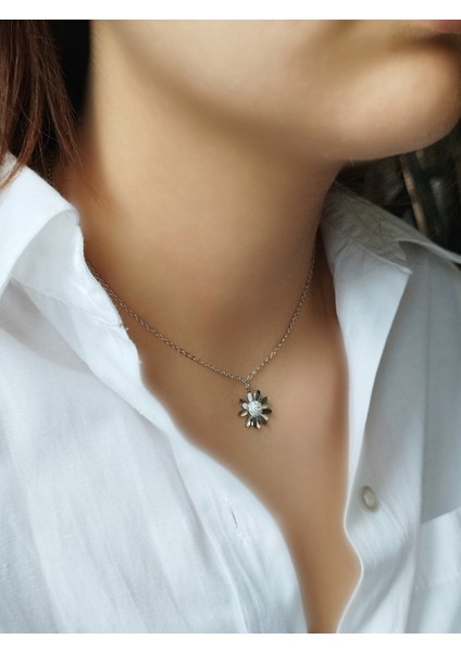 Ladybirdbujiteri Zirkon Taşlı Papatya Model Çelik Kolye