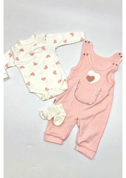 Kalpli Kız Bebek Tulum 3’lü Tulum Seti – Kollu Zıbın, Cepli Tulum ve Çorap | 3-6-9 Ay Bebek Kıyafeti