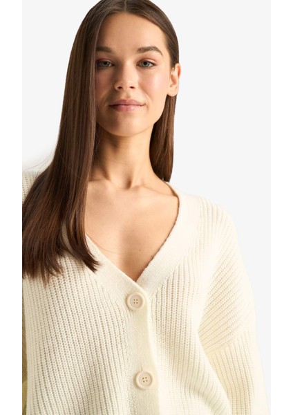 Regular Fit V Yaka Düğmeli Triko Hırka U2052AZ25WN fırsatları