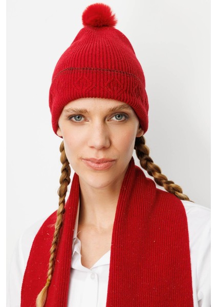 Kadın Simli Jakarlı Ponponlu Yün Şapka K.kırmızı