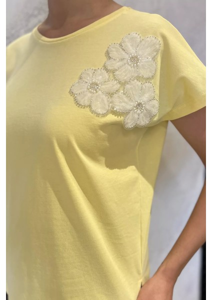 Çiçek Aplikeli Tişört P-00017883 fırsatları