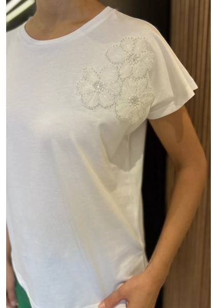 Çiçek Aplikeli Tişört P-00017883 fırsatları